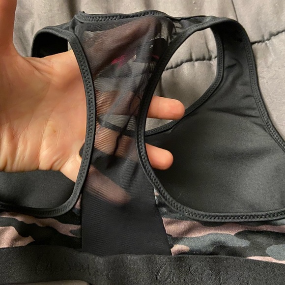 Cute camo sport bra. Size small - Picture 5 of 6